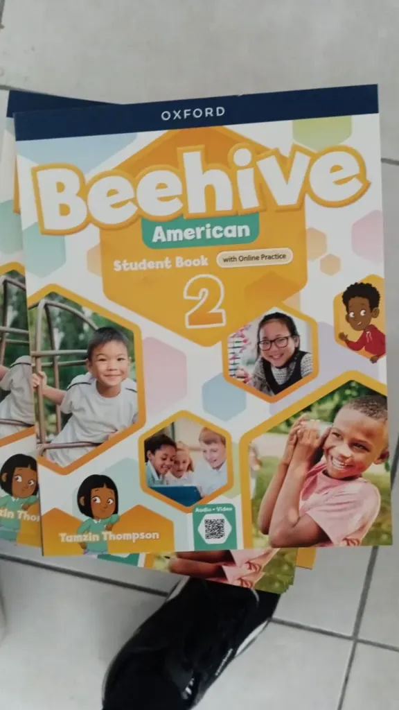 [9780194660730] BEEHIVE AMERICAN 2 SB WITH ONLINE PRACTICE PACK